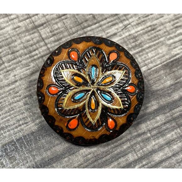 Vintage Hippie Hand Painted Pin Brooch’s Walnut Shell Wood - Picture 2 of 15